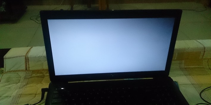 Laptop không vào được màn hình chính